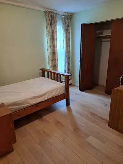 Private furnished room. Single-occupancy only. Walking distance to UVic /Camosun Lansdowne. Near tra...