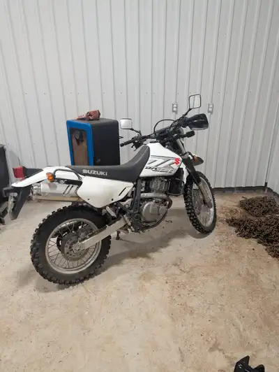 Selling a 2019 dr650 Suzuki like new, please call or text 7059439395 for more info