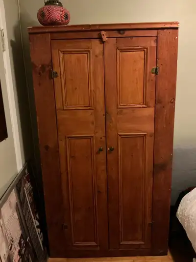 Armoire rustique en bois, View more