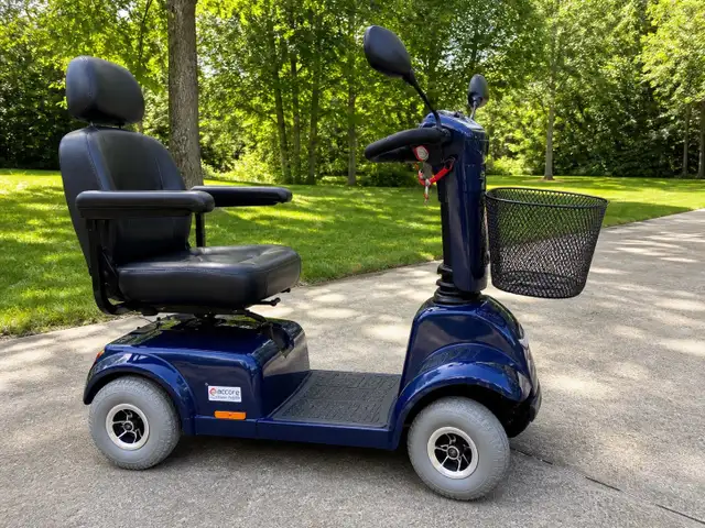 Scooter  *Brand New Batteries* Fortress 1700 TA in Health & Special Needs in St. Catharines - Image 3