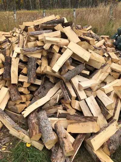 Enjoy the convenience of bagged firewood delivered to your door. Large 1 cuft bags offer easy handli...