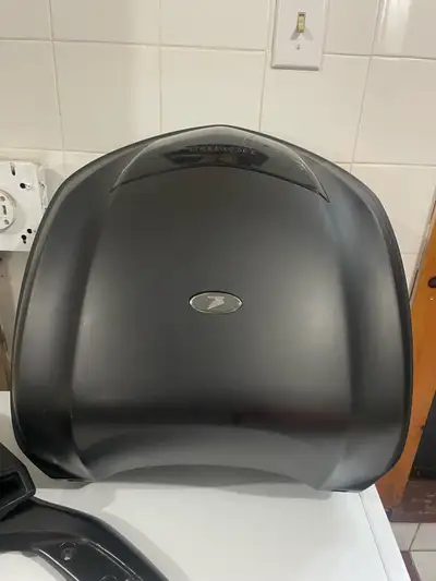 Genuine Honda Rear pannier luggage carrier. Part # 81101-kzl-860 Hard case. Lockable. This case came...