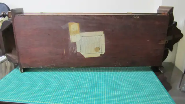 FANTASTIC LG ANTIQUE 1909 WATERBURY PICTOU 50“ 8 DAY WALL CLOCK in Home Décor & Accents in Ottawa - Image 11