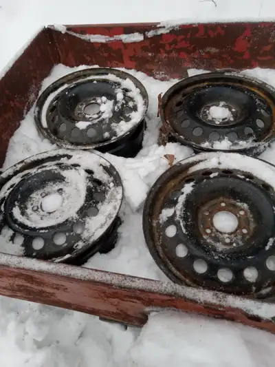 4 Nissan 17 inch rims