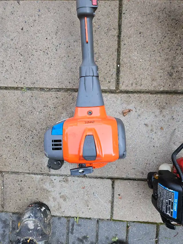 Trimmer.  weed eater TORO. Husquarna63235014113027121