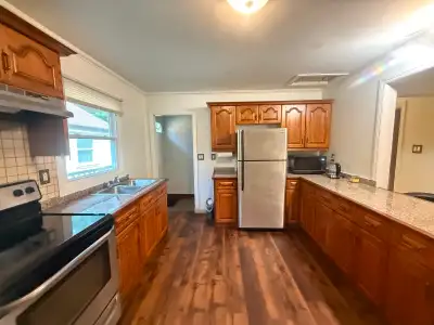 Great location! Detached house close to Western University. This gorgeous house has 5 bedrooms 2 ful...