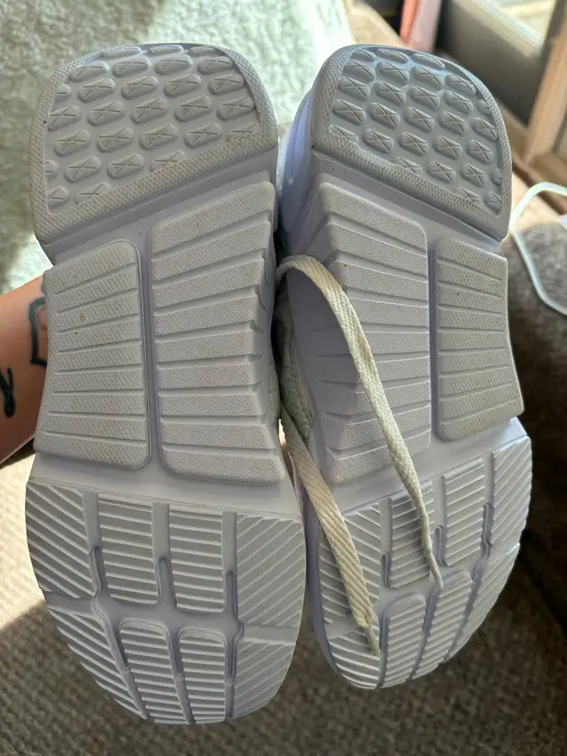 New Clean White Runners Size 6.562854390323073122