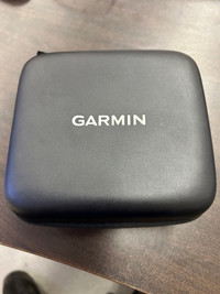 Garmin Approach R10 Launch Monitor + Stand + Titleist RCT balls