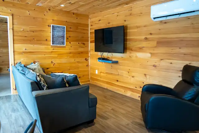 Midweek Cottage Escape with Hot tub in Ontario in Canada - Image 8