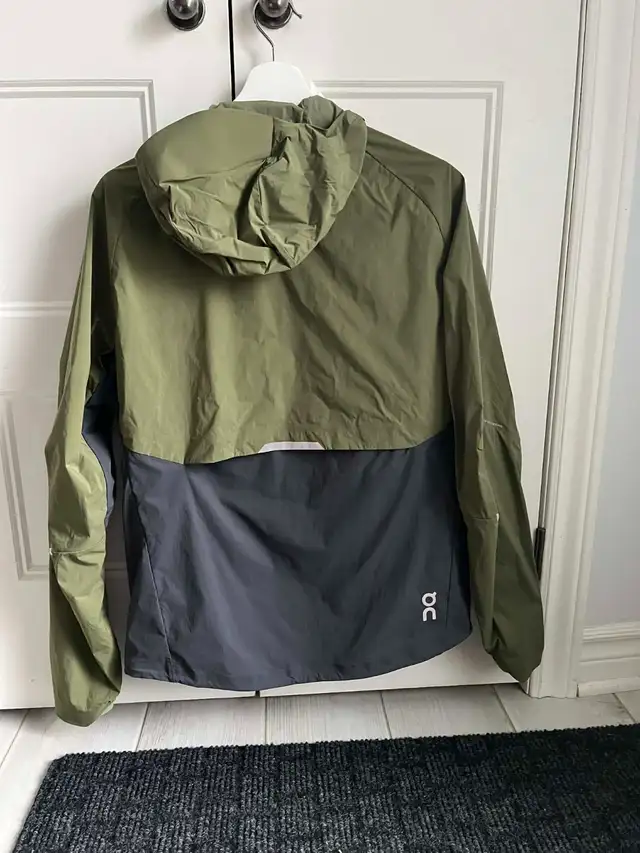 ON Core Jacket men small in Men's in Laval / North Shore - Image 4