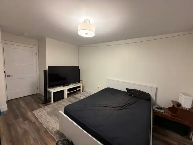 Private master bedroom with private washroom in Room Rentals & Roommates in Dartmouth - Image 4
