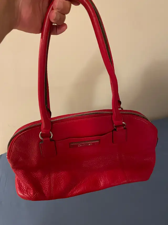 Calvin Klein purse in Women's - Bags & Wallets in Ottawa - Image 2