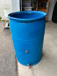Recuperateur d’eau de pluie / Baril de plastique 55 gallons