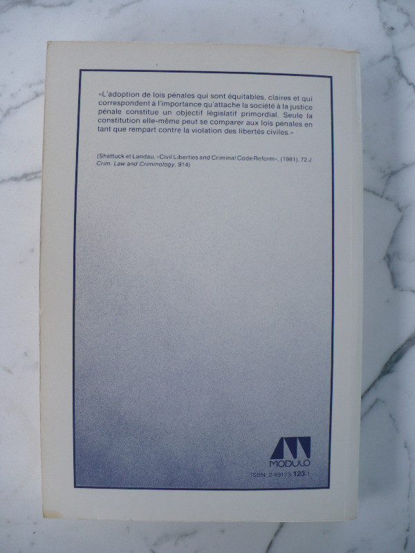 PRINCIPES DE DROIT CONSTITUTIONNEL ET PÉNAL -1986 dans Autre  à Longueuil/Rive Sud - Image 2