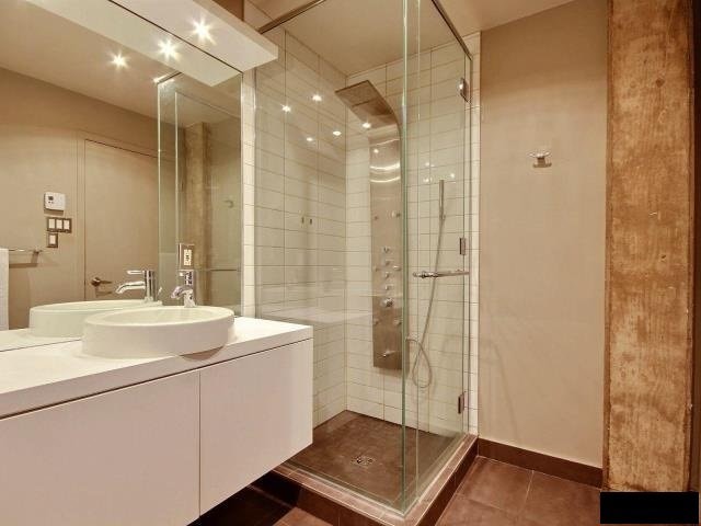 One month free-Old Port Montreal - $2,350/M-One Bedroom (3 1/2) — photo 2