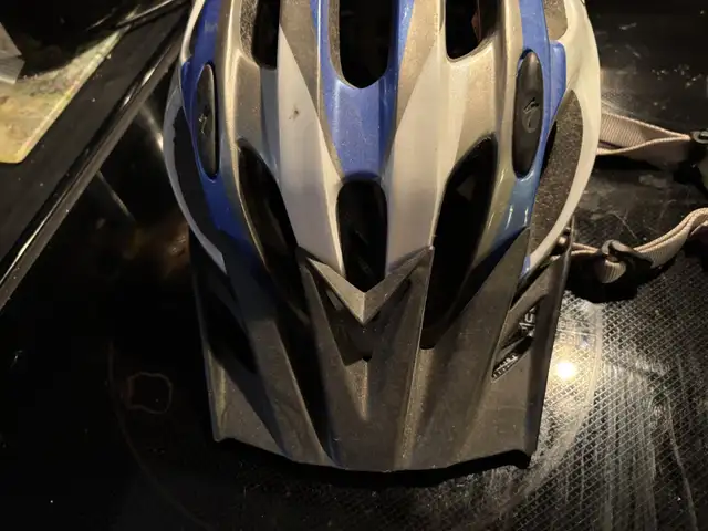 Adult Bike Helmet in Road in Moncton - Image 3