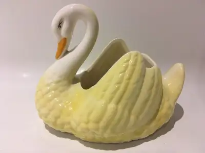 CYGNE JAUNE CÉRAMIQUE VINTAGE JARDINIÈRE RÉTRO SWANS MIDCENTURY, View more