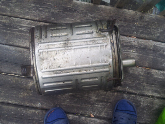 very good condition 1muffler for 1996 1997 1998 1999 2000 Honda in Engine & Engine Parts in Ottawa