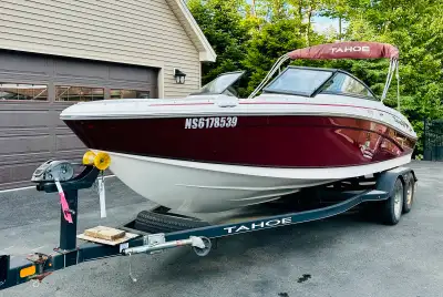 2018 Tahoe 700 21’ Bowrider 250hp Mercury Inboard New Mooring Covers ( Last year ) Trailer Included...