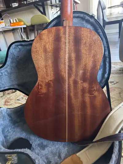 Excellent used guitar. Comes with soft strap and hard case. Pictures don’t do it justice