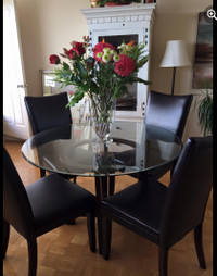 Dining Room Table & Chair Set