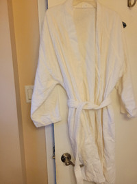 BATH ROB LIKE NEW SIZE S/M IN WHITE COLOR