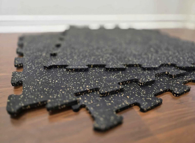 23"x 23" inch interlocking rubber gym floor tiles  Ma in Exercise Equipment in Oshawa / Durham Region - Image 3