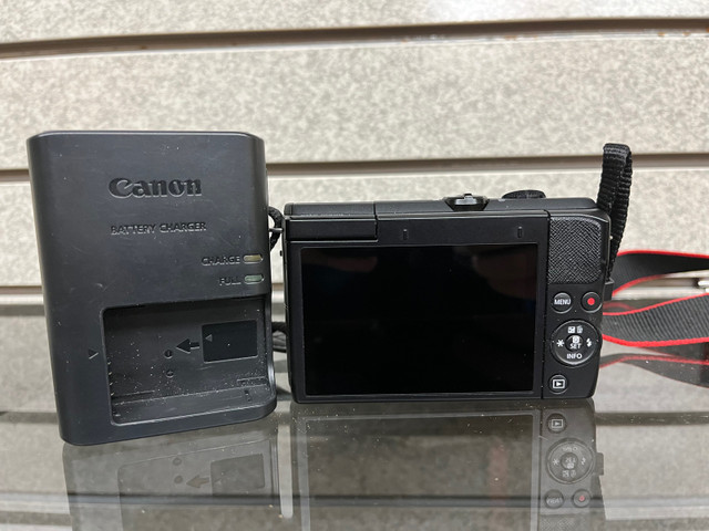 Canon EOS M200 Mirrorless Camera  in Cameras & Camcorders in Thunder Bay - Image 2