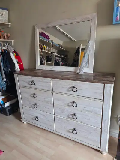 Queen bedroom set, View more