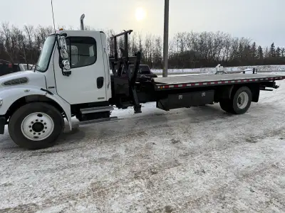 New Arrival !! 2007 freightliner m2. 230 HP, 6.4l Mercedes engine, 6 speed automatic smart shift air...
