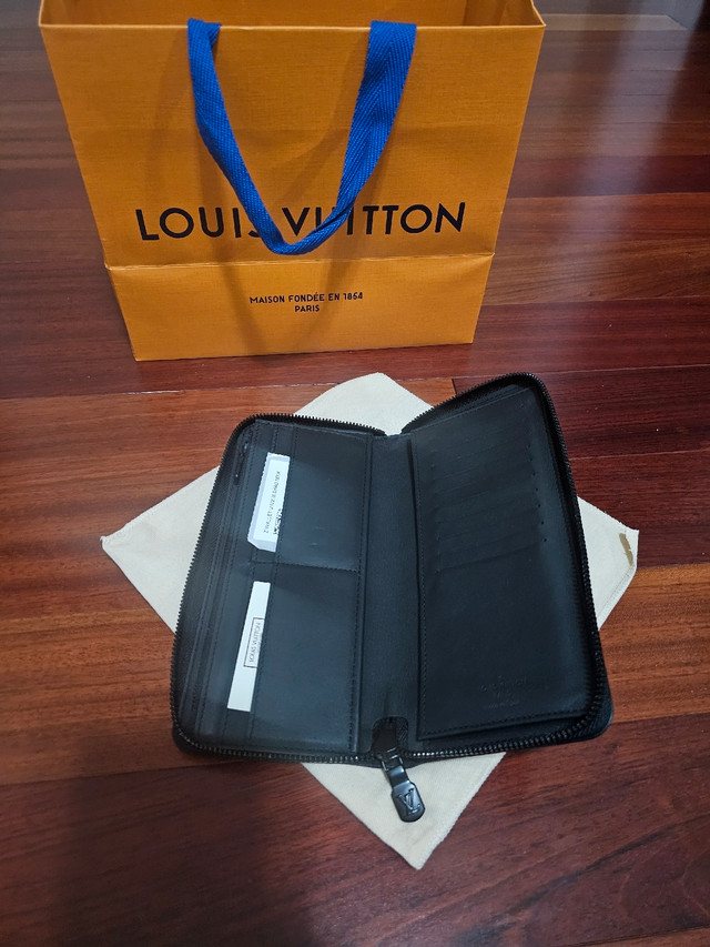 Louis Vuitton Zippy Vertical Wallet Monogram Shadow in Multi-item in Markham / York Region - Image 4