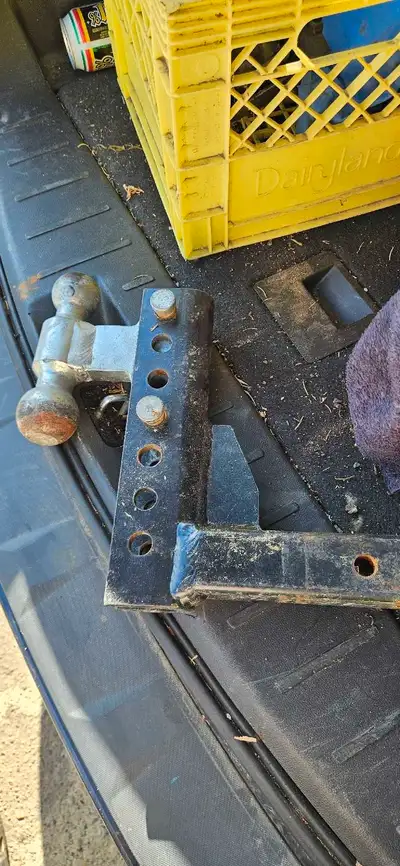 Hi there! I have this drop hitch with a 2 5/16" and 2" ball for sale. I'm asking for $85 or best off...