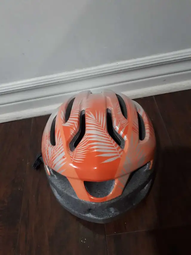 KIDS BIKE HELMET  in Kids in Windsor Region - Image 3