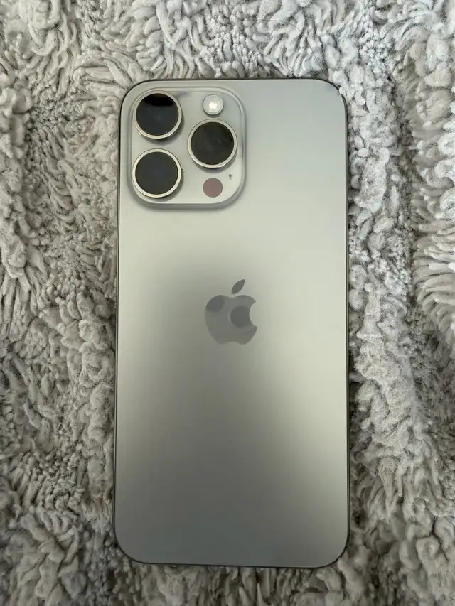 iPhone 15 Pro Max in General Electronics in Mississauga / Peel Region - Image 3