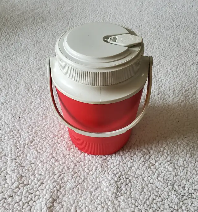 Gott Thermos with Spout in Fishing, Camping & Outdoors in Winnipeg - Image 3