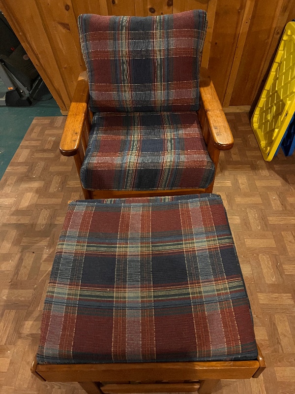Solid oak chair and ottoman Chairs & Recliners Kingston Kijiji