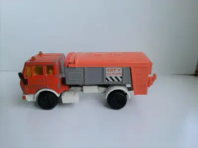 Mercedes-Benz M-1984 "City Clean" Garbage Truck - Orange - 1/24 Top of the garbage truck flips up as...