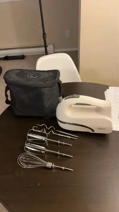 Oster 6‑speed hand mixer, model FPSTHMCN1W‑33A, in good working condition. Comes with the original O...