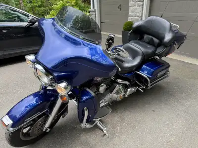 Beautiful and very well maintained 2006 Ultra Classic Electra Glide in stunning Cobalt Blue. • 64,53...