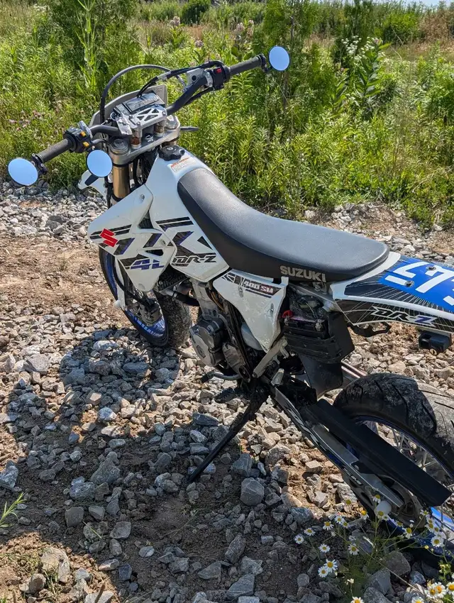 2017 Suzuki drz 400SM in Sport Bikes in Hamilton - Image 6