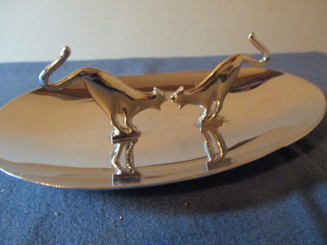 VINTAGE FIGHTING CATS CHROME ART DECO ASHTRAY-1940/50'S-RARE! dans Art et objets de collection  à Laval/Rive Nord - Image 4