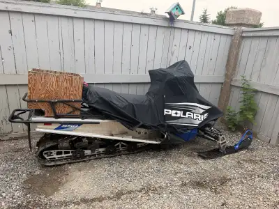 2024 Polaris Voyageur LXT 550 997km - low mileage Fan cooled Has 2 up seat with cargo box but also c...