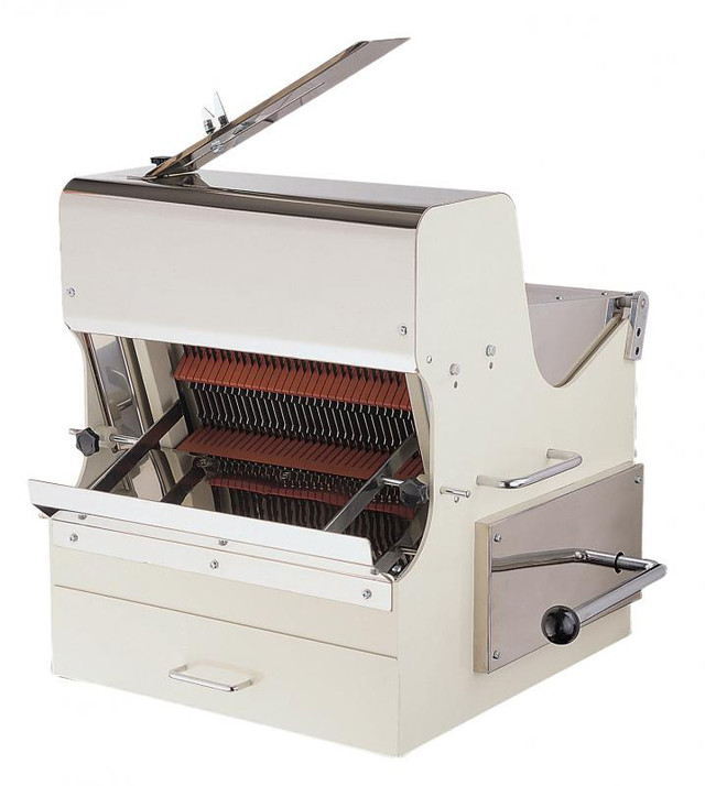 Commercial Pasta Machine in Industrial Kitchen Supplies in Revelstoke - Image 2