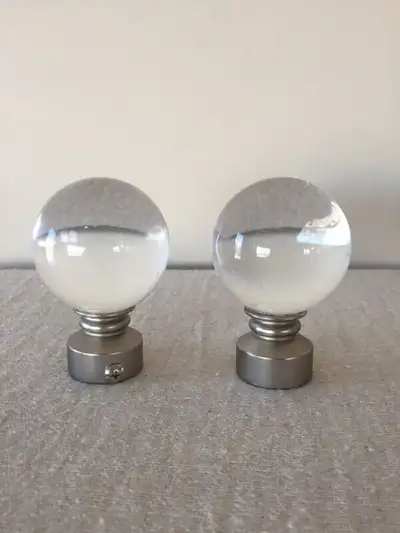 ACRYLIC SIVER COLOR CURTAIN ROD CLEAR FINIALS-USED, View more