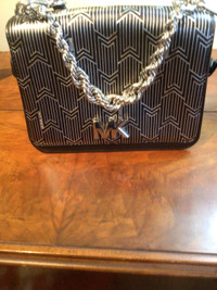 Micheal Kors purse, strap & chain detachable 9x7