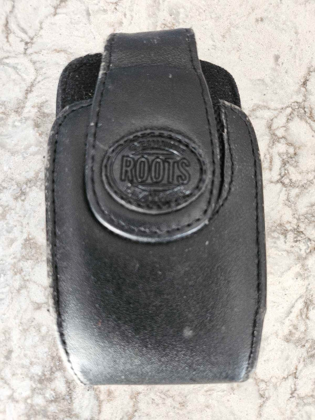 Roots Leather Cell Phone Holder in Free Stuff in Oshawa / Durham Region