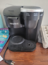 Kurig coffee maker single cup and pot all parts included