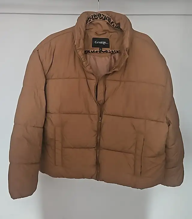 Manteau puffer in Women's - Tops & Outerwear in City of Montréal - Image 6
