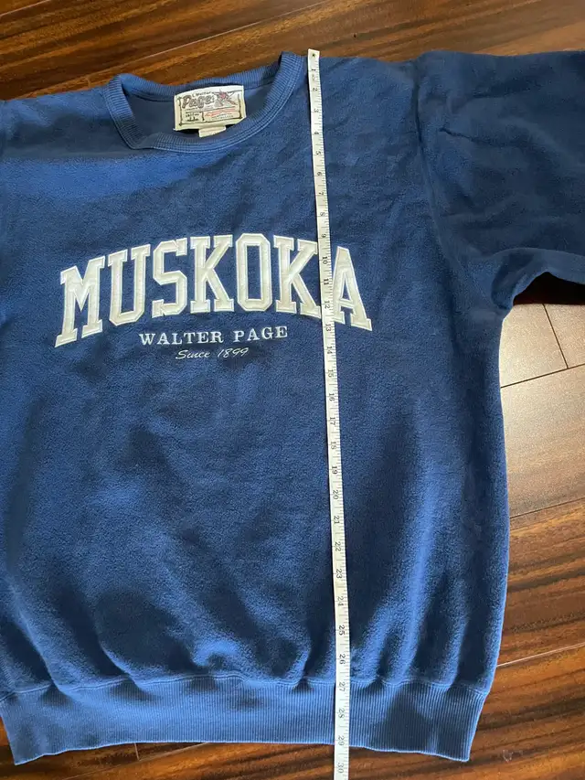 Walter Page men’s medium sweatshirt, vintage Muskoka, blue in Men's in Oshawa / Durham Region - Image 6