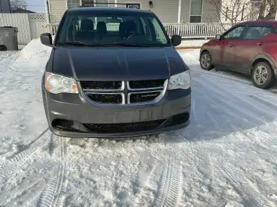 2017 Dodge Grand Caravan SE 250,000 KM Power locks and windows Cloth seats Stow n go seating Radio d...